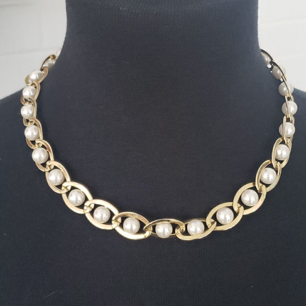 ‎Vintage Faux Pearl/Golden Necklace